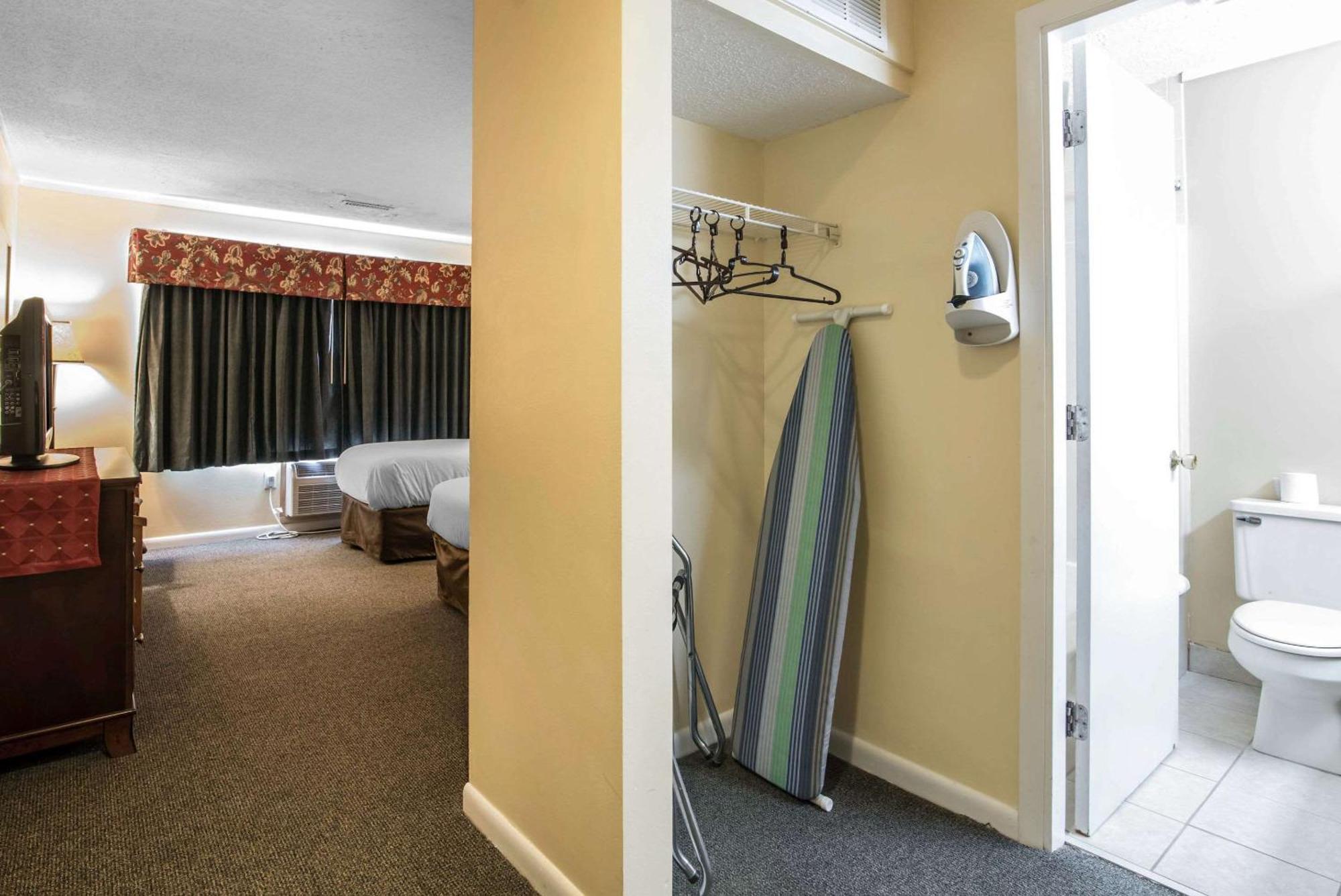 Tiltonlodge Inn & Suites Εξωτερικό φωτογραφία
