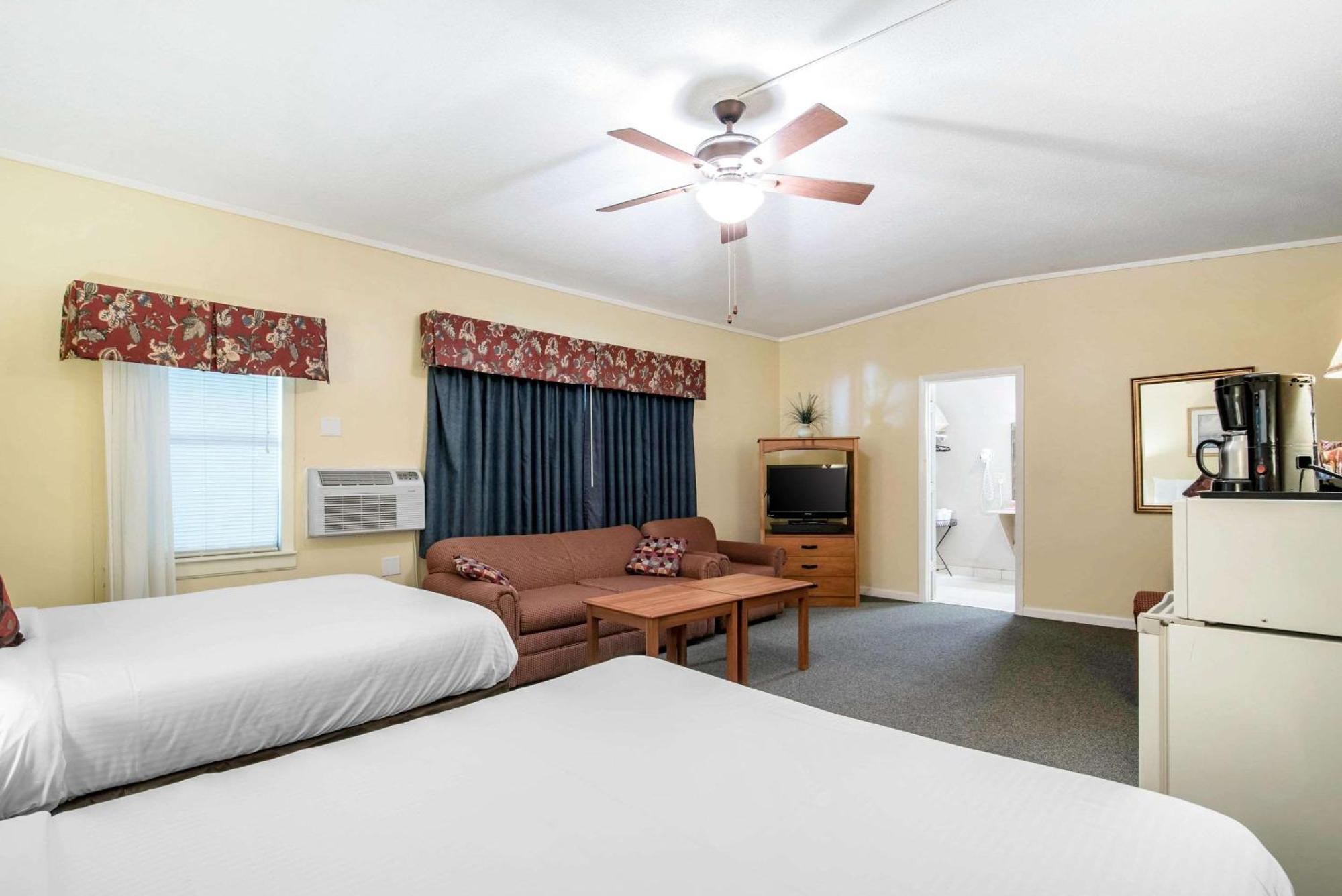 Tiltonlodge Inn & Suites Εξωτερικό φωτογραφία