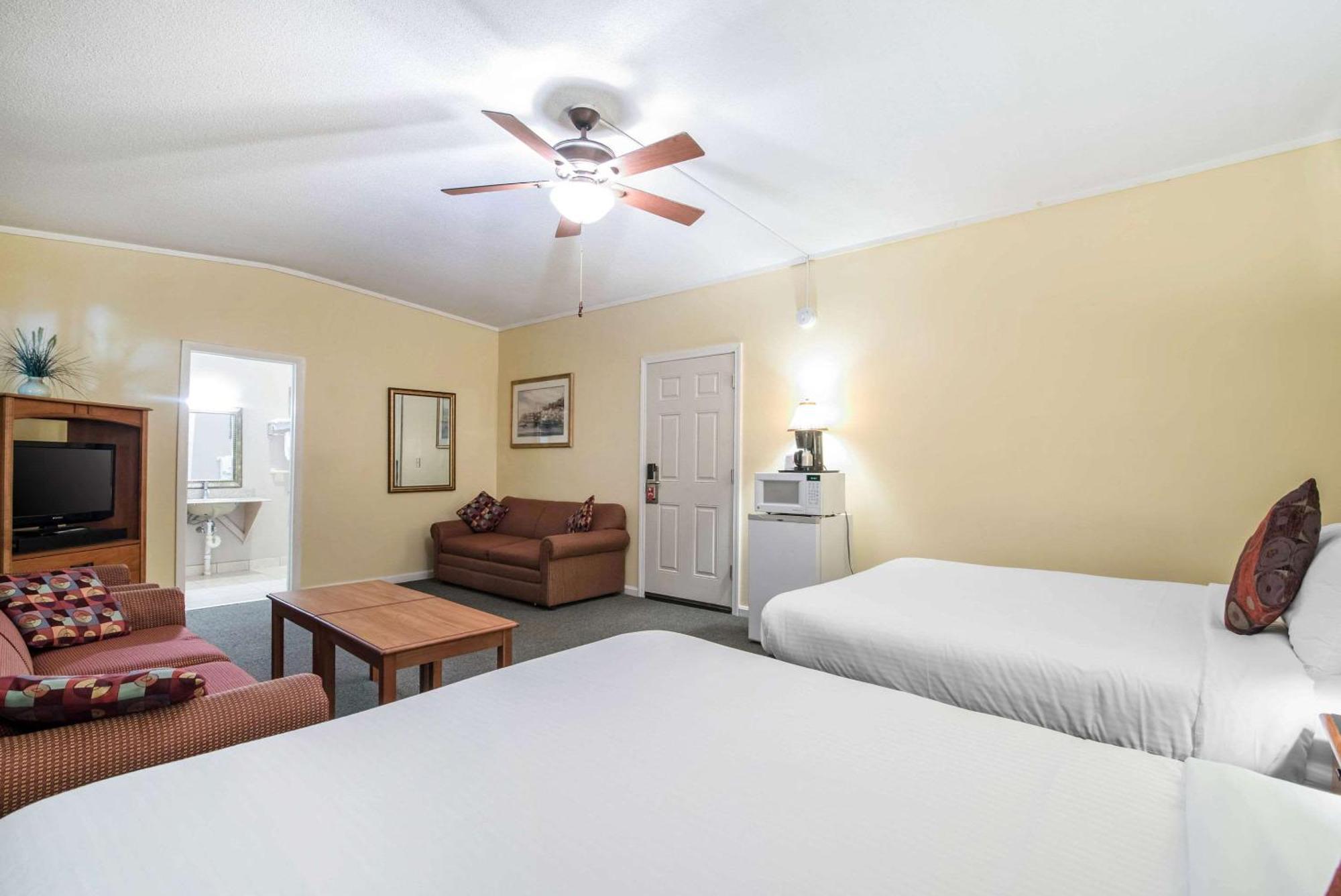 Tiltonlodge Inn & Suites Εξωτερικό φωτογραφία