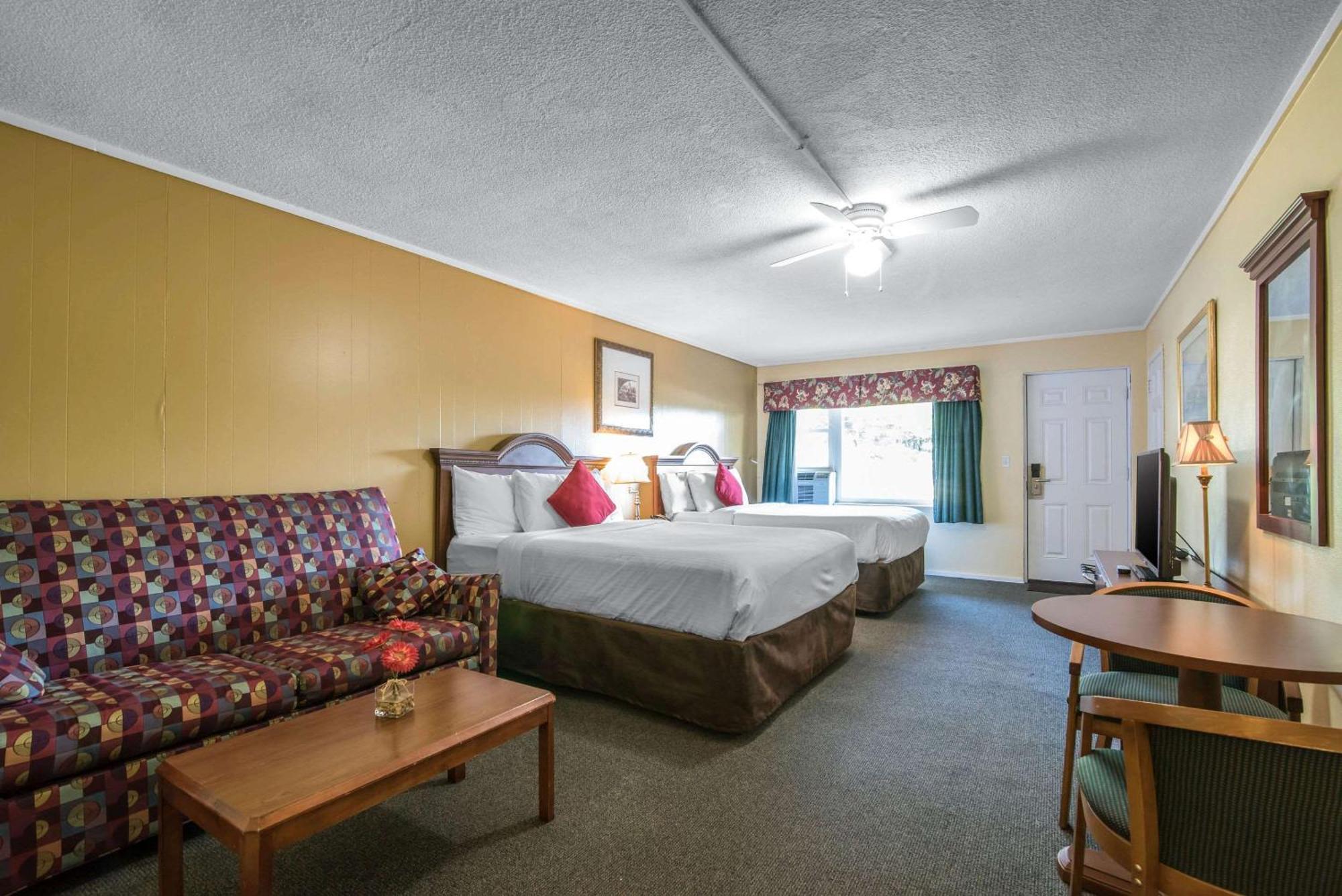 Tiltonlodge Inn & Suites Εξωτερικό φωτογραφία