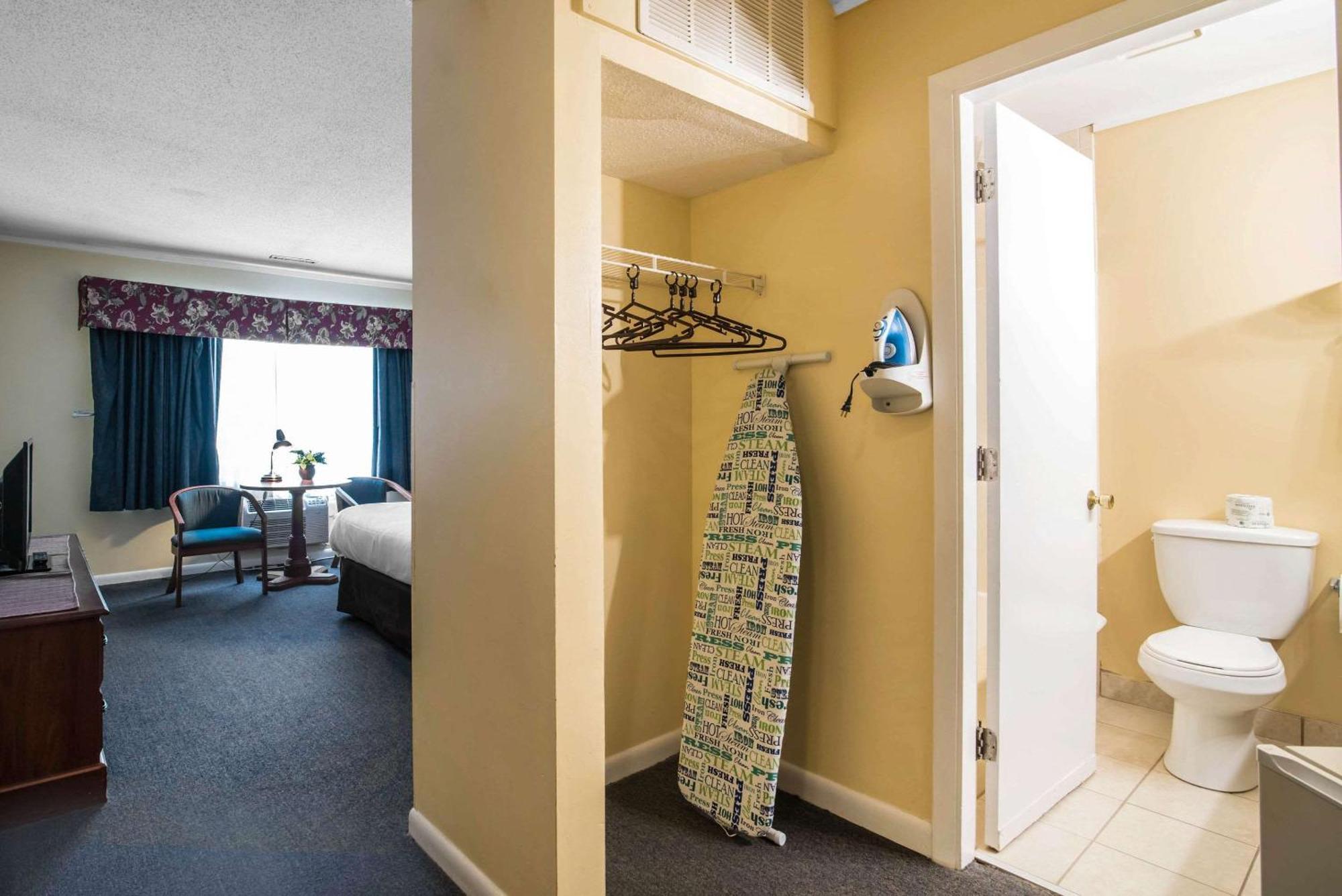 Tiltonlodge Inn & Suites Εξωτερικό φωτογραφία