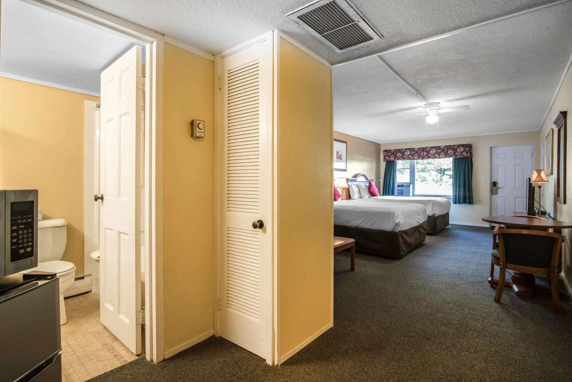 Tiltonlodge Inn & Suites Εξωτερικό φωτογραφία
