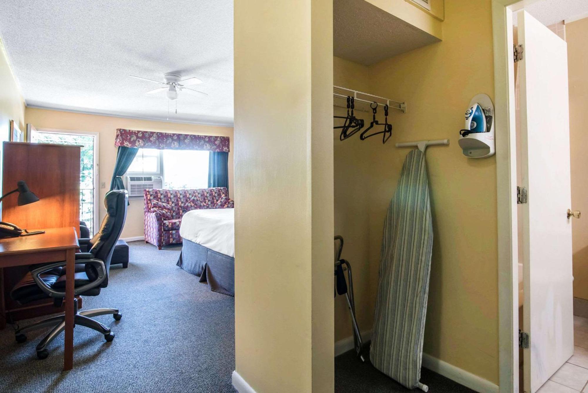 Tiltonlodge Inn & Suites Εξωτερικό φωτογραφία