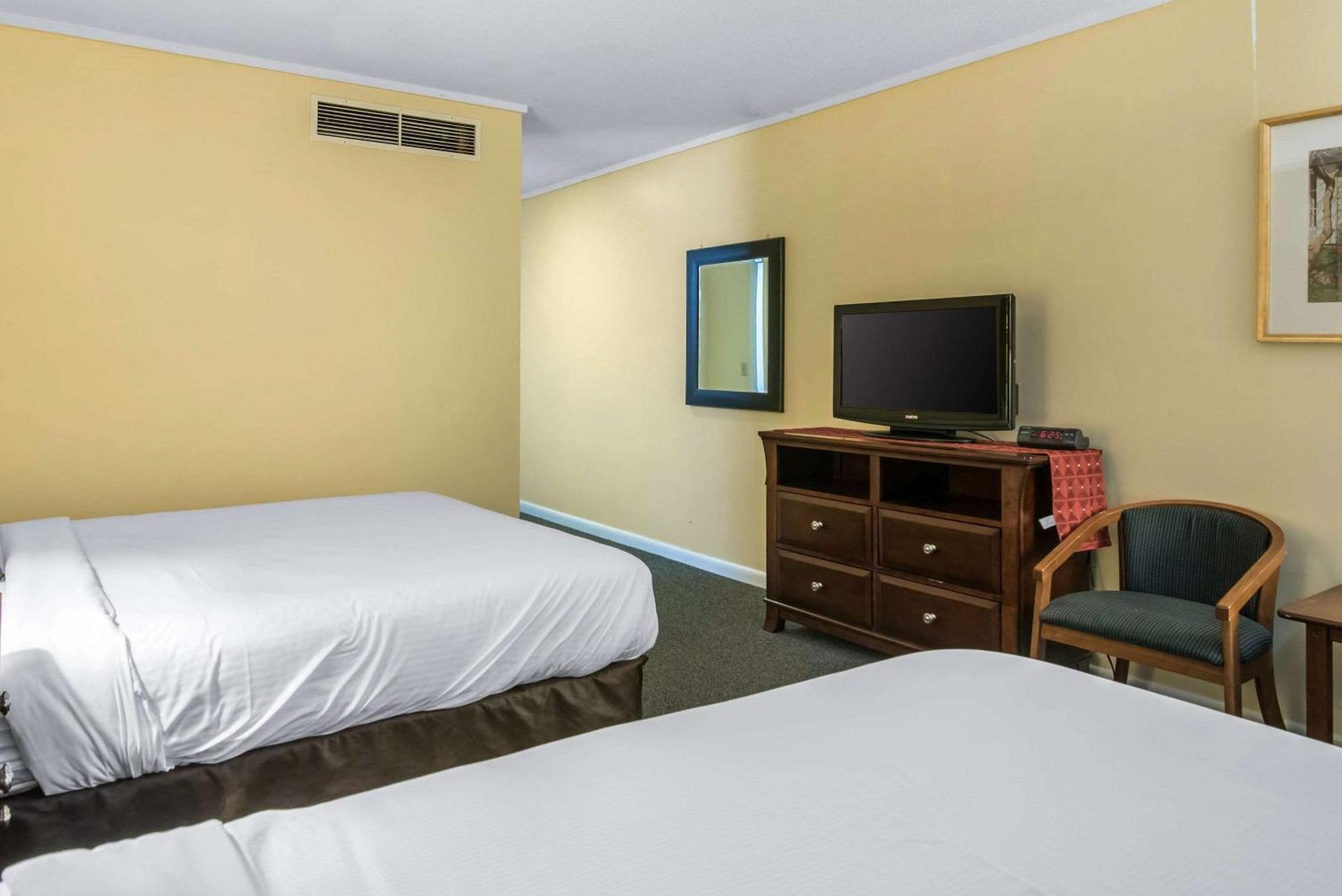 Tiltonlodge Inn & Suites Εξωτερικό φωτογραφία