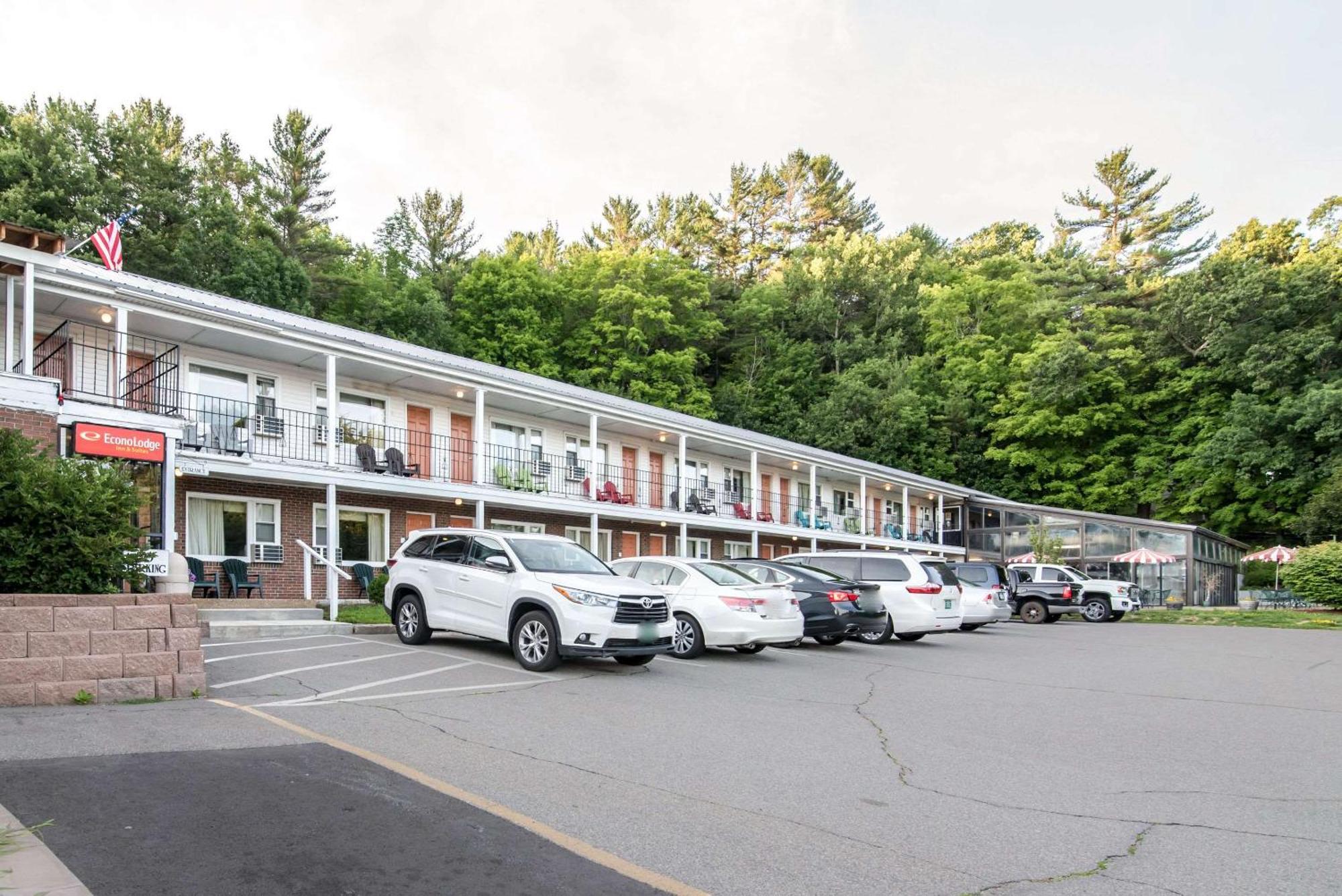 Tiltonlodge Inn & Suites Εξωτερικό φωτογραφία